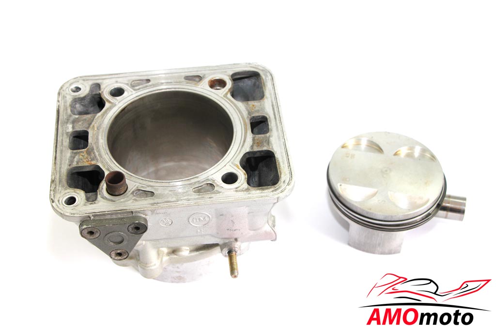 Ducati 748 Desmoquattro Cylinder with Piston Class B 